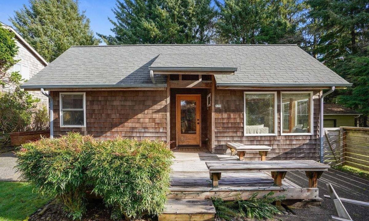 Cannon Beach House | Salal Bungalow - Close to Beach & Downtown!