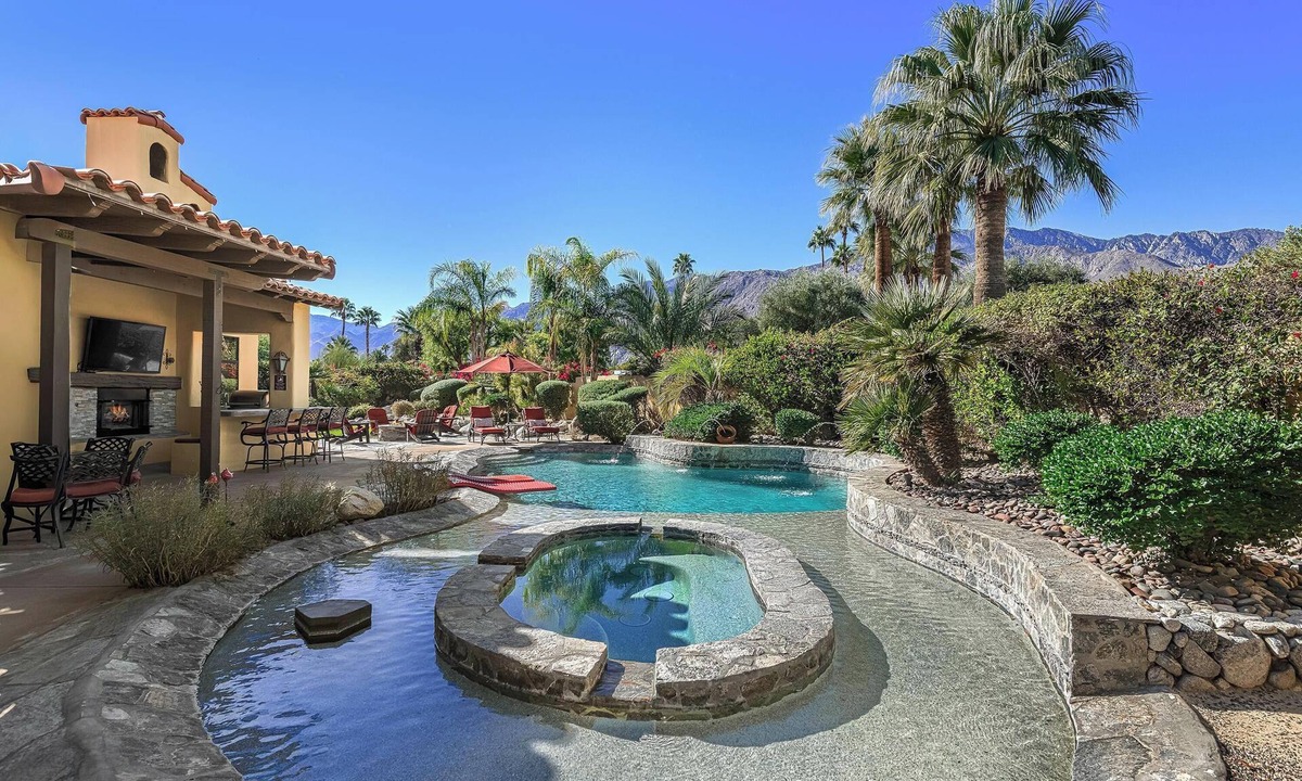 Palm Springs House | Saltwater Pool/Spa, Tanning Shelf, Firepit, Outdoor Fireplace Shower Free WiFi