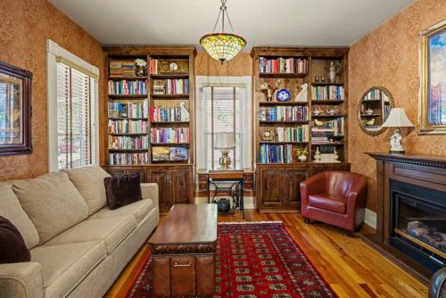 Siskiyou-Hargadine Historic District House | Savage Upon Siskiyou | Prime OSF Location