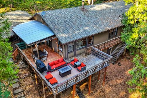 Pollock Pines House | Scenic Forest Cabin with Deck l Best Value for Weekly & Monthly Stays