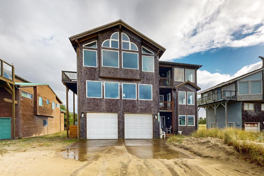 Kiwanda Shores House | Sea Stack View