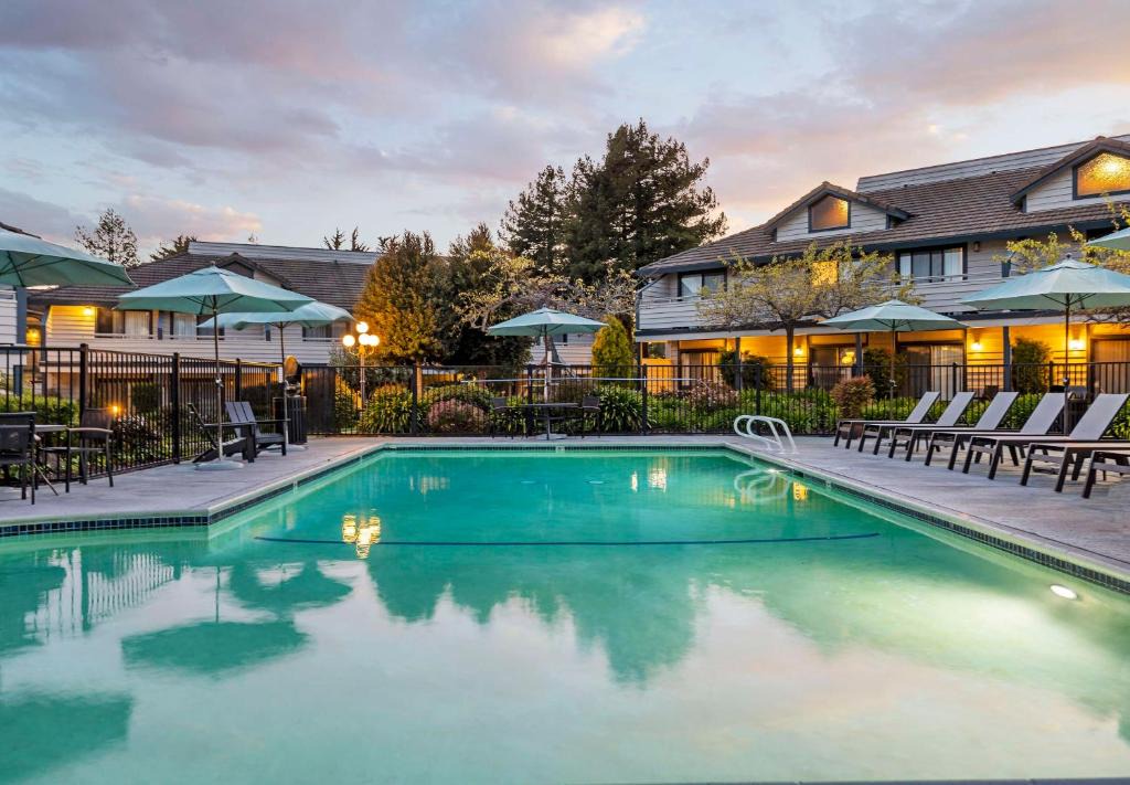 Aptos Hotel | Seacliff Inn Aptos, Tapestry Collection by Hilton
