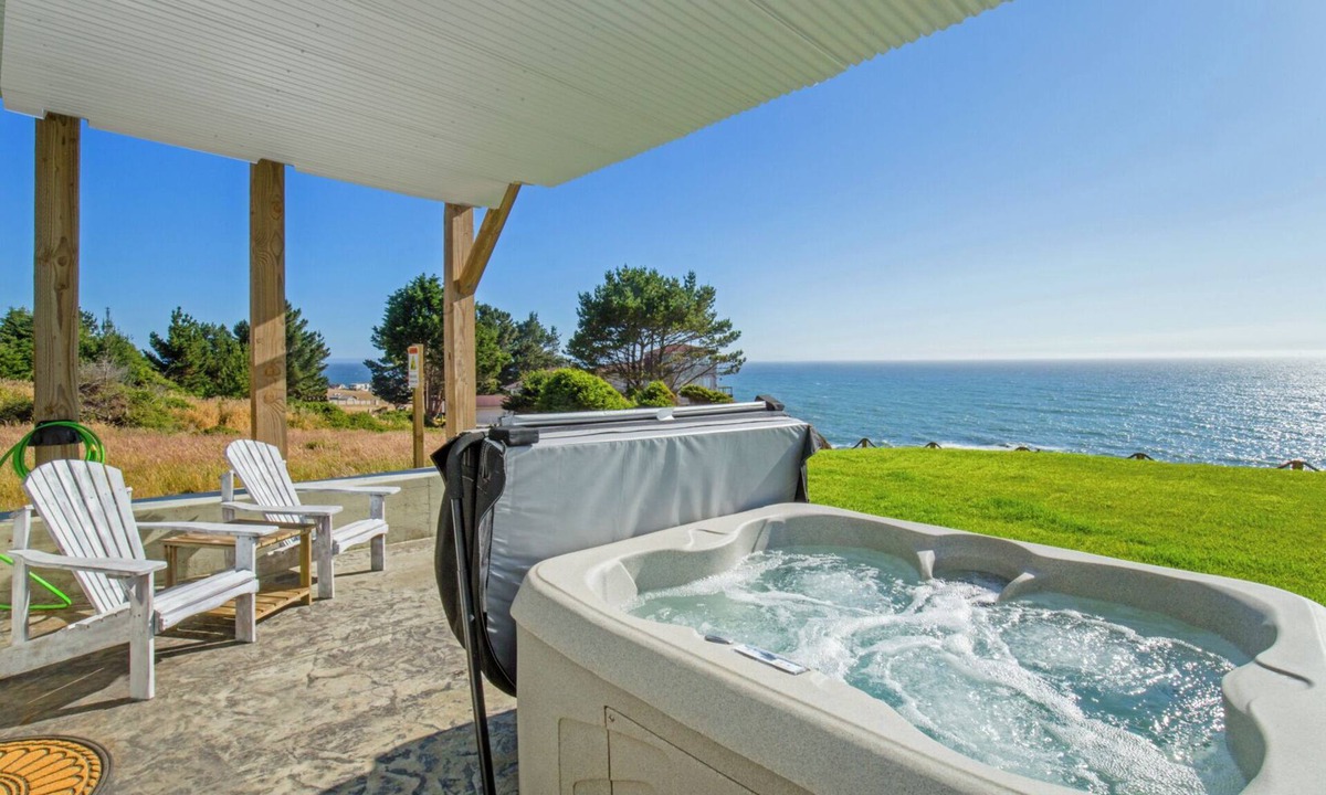 Shelter Cove Condo | Seagull by OceanviewHotTubs Oceanfront Tesla charging Oceanfront Shelter Cove