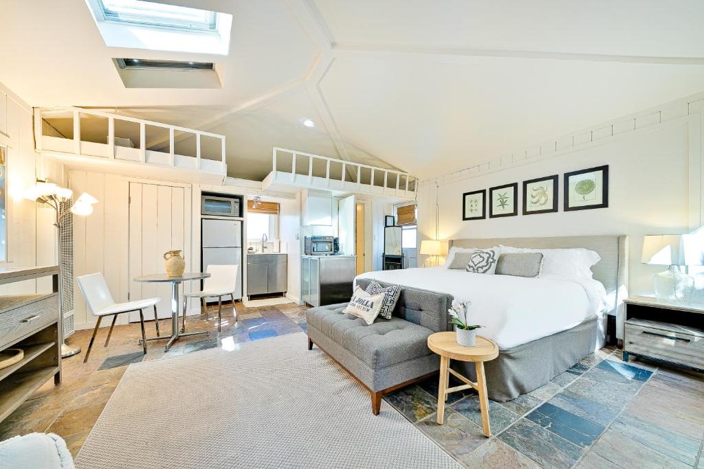 Beach Barber Tract Hotel | Secluded Windansea Beach Rental Cottage