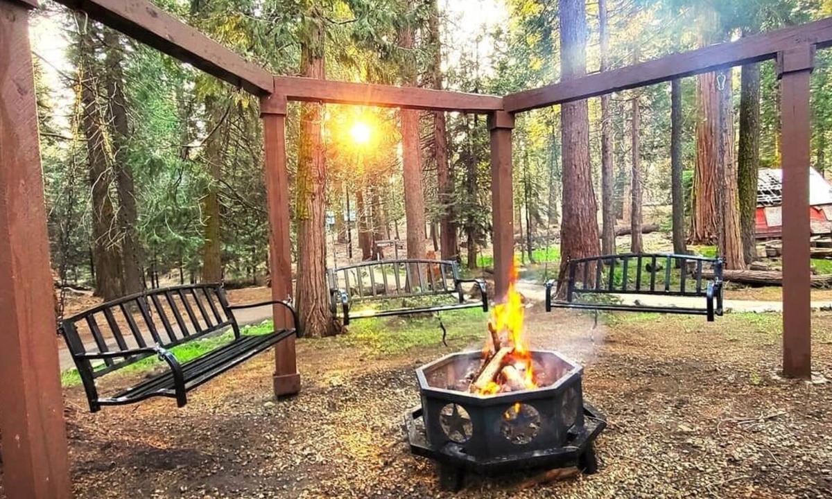 Wilsonia House | Sequoia Splendor Historic Charm in Kings Canyon NP