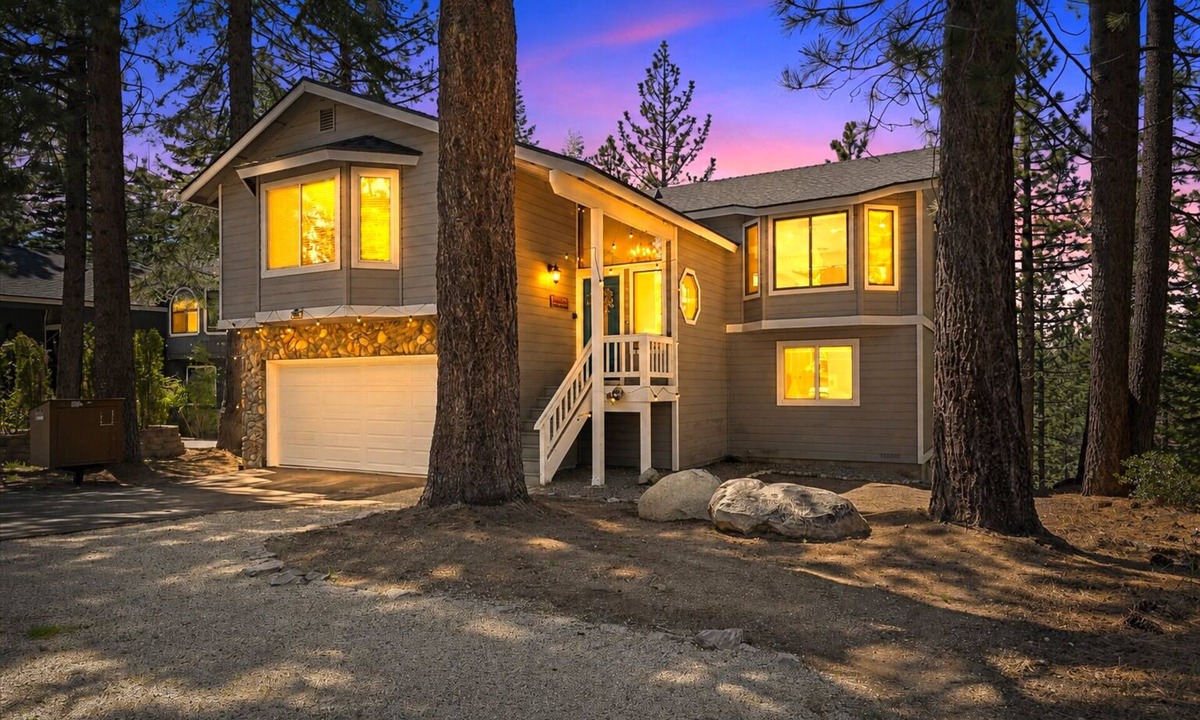 Pioneer Trail Cabin | Serene Tahoe Escape | HotTub | Arcade | EV Charger