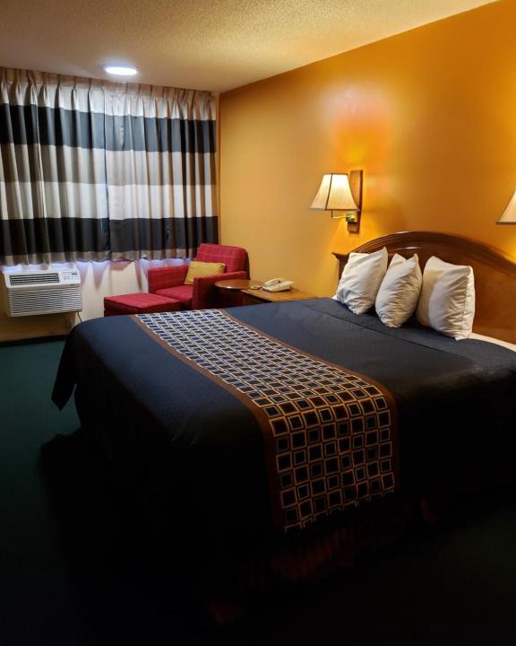 Downtown Hotel | Shasta Lodge