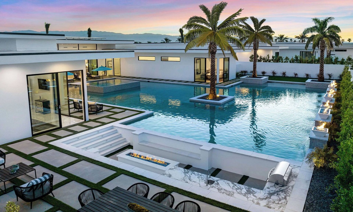 Indio Villa | Sleeps 20 Private Pool + Spa + Fire Pit Near La Quinta + Golf | Bravo