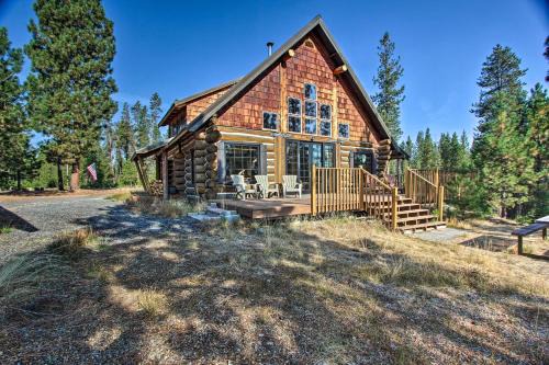 Crescent House | ‘Snow Pine Retreat’ - Remote Crescent Log Cabin!