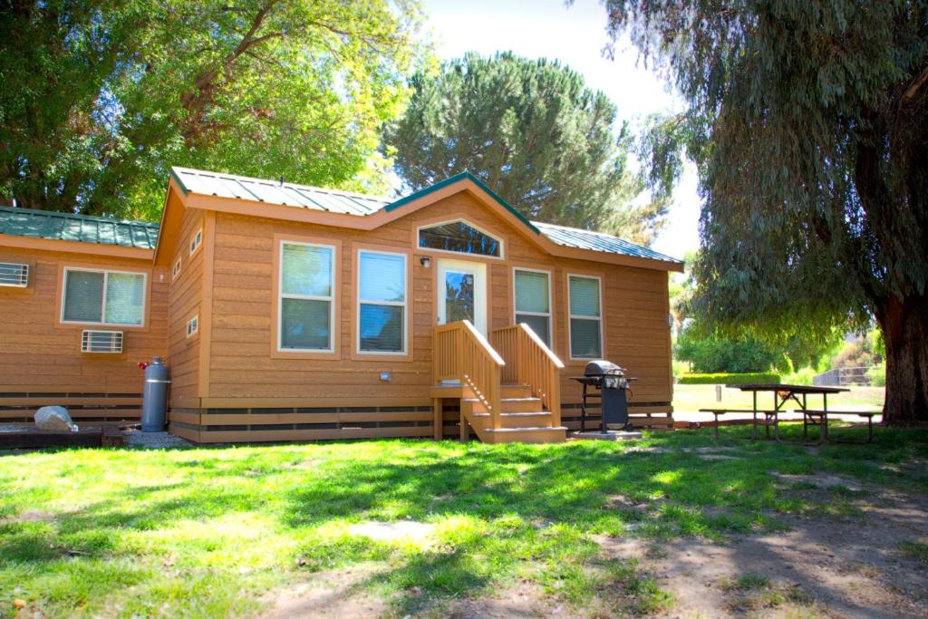 Acton Resort | Soledad Canyon Cottage 15