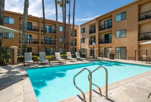 Downtown Village Hotel | Sonesta Select Huntington Beach Fountain Valley