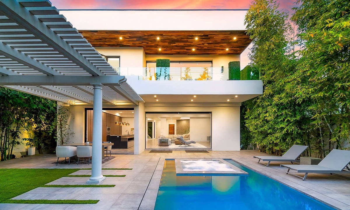 Los Angeles Villa | Sophisticated 5B6B villa w/ a Modern and Bright Ambience