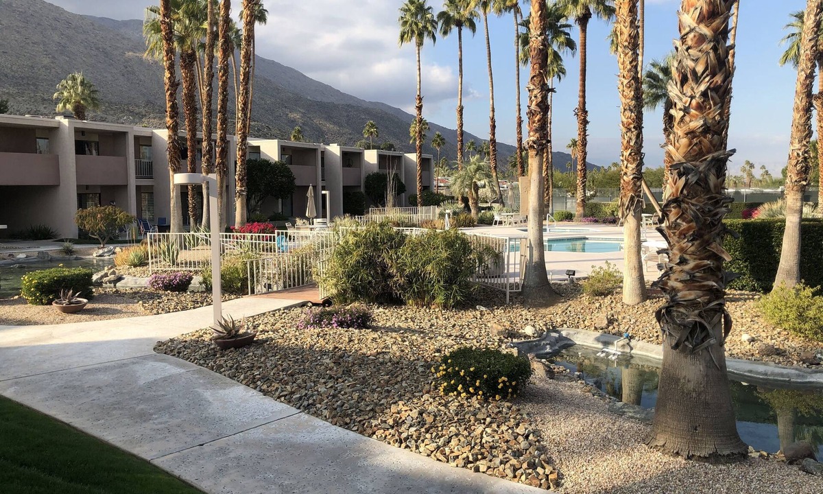 Indian Canyon Condo | South Palm Springs Quiet and Spacious Condo near Oswit Canyon.