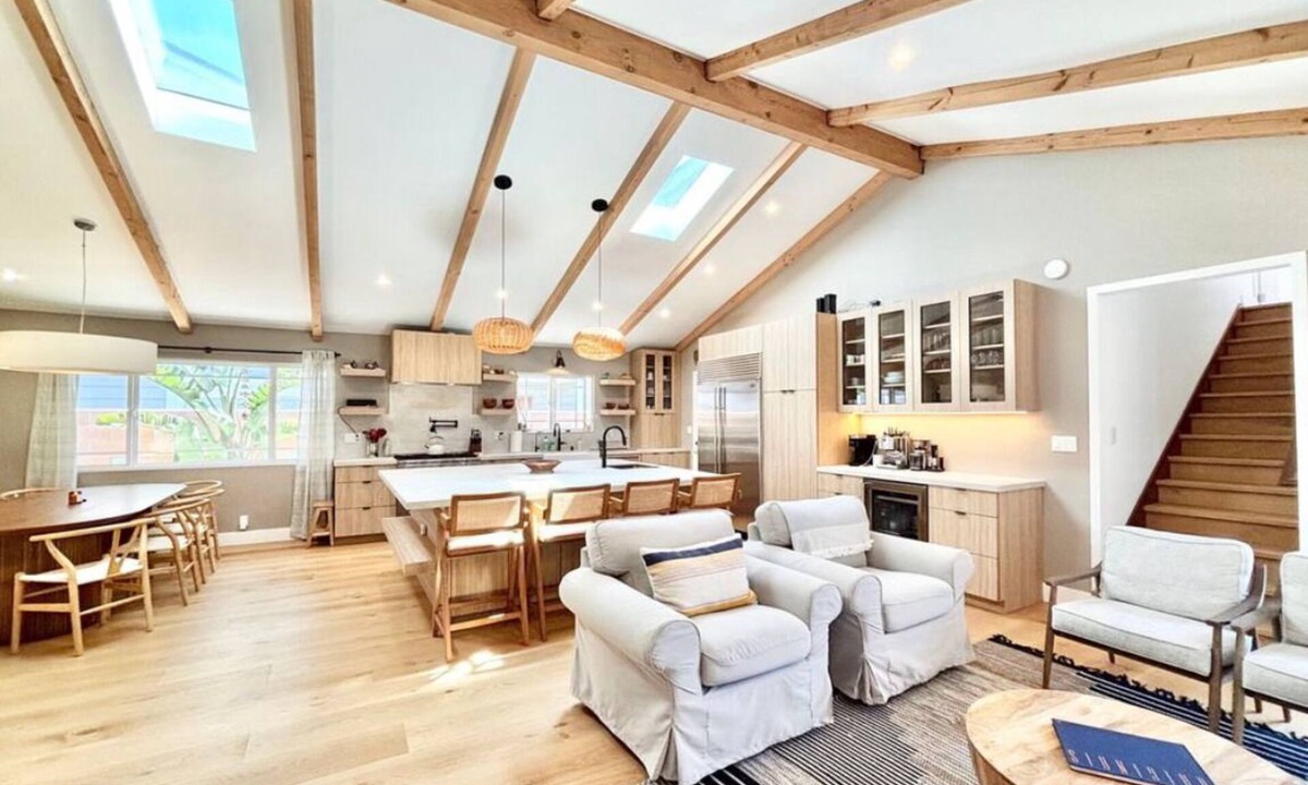 Oxnard Shores House | Spacious 4-bedroom house in charming Oxnard Shores at Mandalay Beach