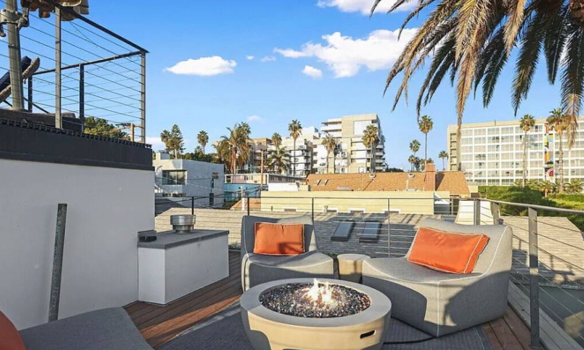 Downtown House | Spacious 4-bedroom house in gorgeous Santa Monica with AC