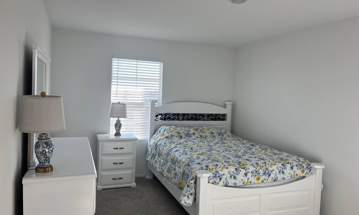 Victorville House | Spacious 4-bedroom house with AC, WiFi in serene Victorville