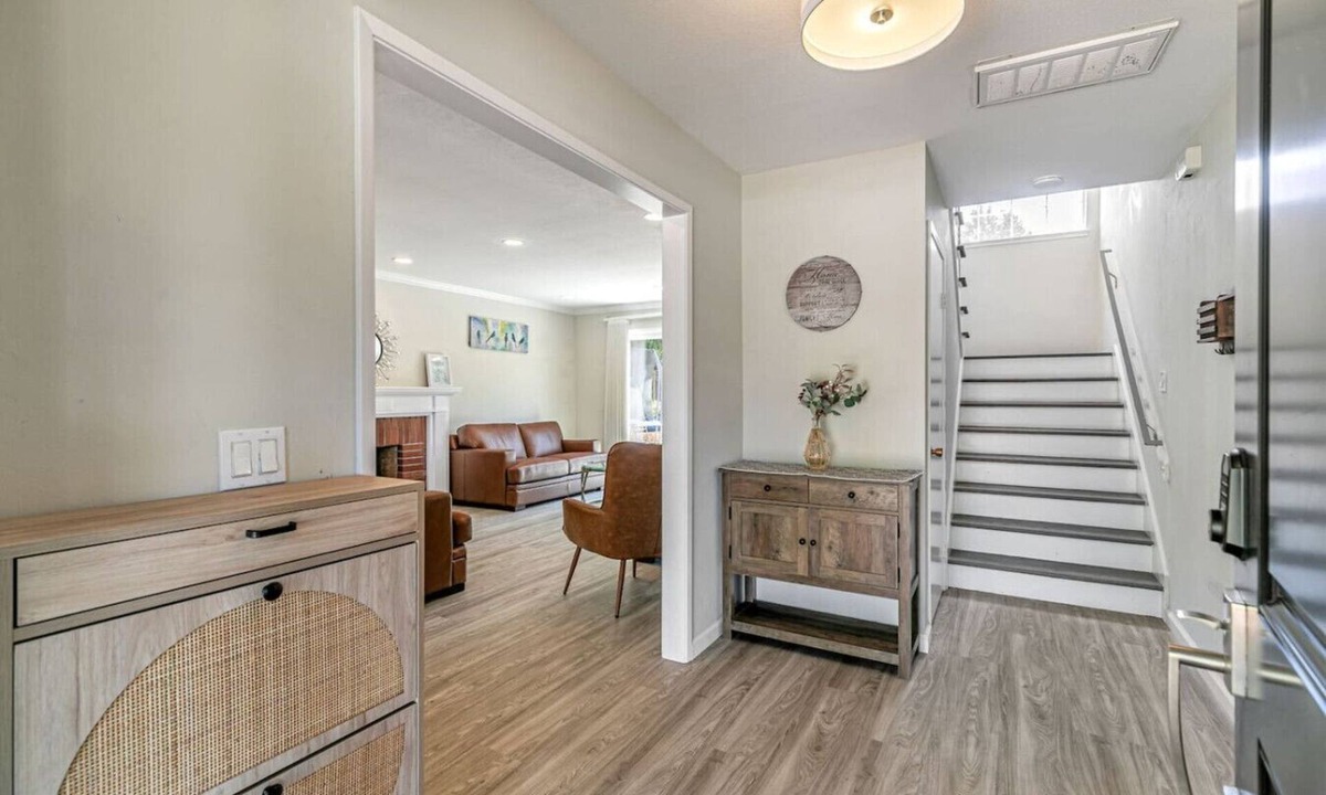 Waverly Park House | Spacious 4BR Quiet Retreat w/Huge Backyard in MV