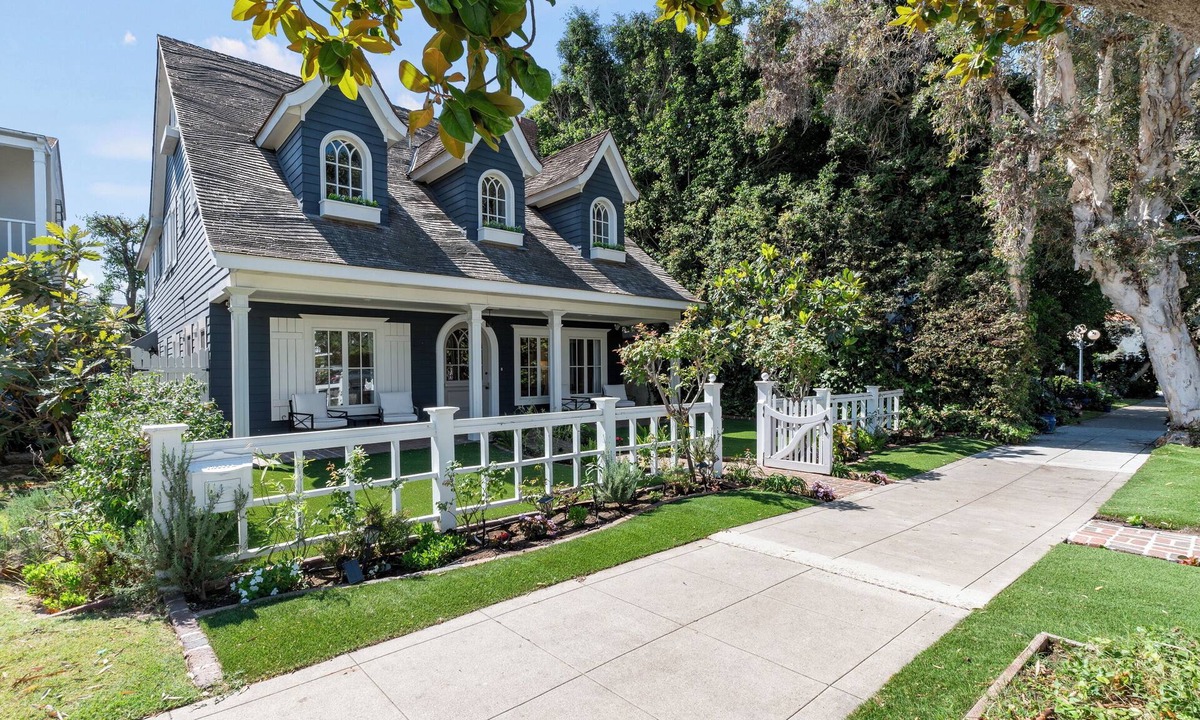 Coronado House | Spacious 5-bedroom house + 1 bedroom Guest House, AC & WiFi in charming Coronado