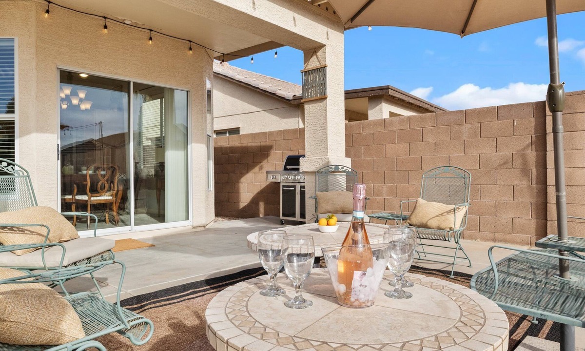 Sierra Montana House | Spacious 5 bedroom with large backyard in Surprise