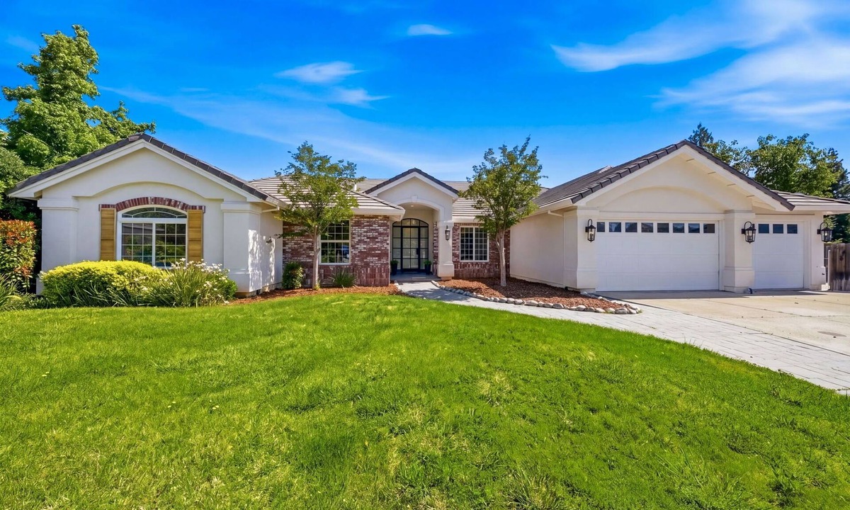 Sunset House | Spacious home with a pool, views, sleeps 16, minutes from lake!