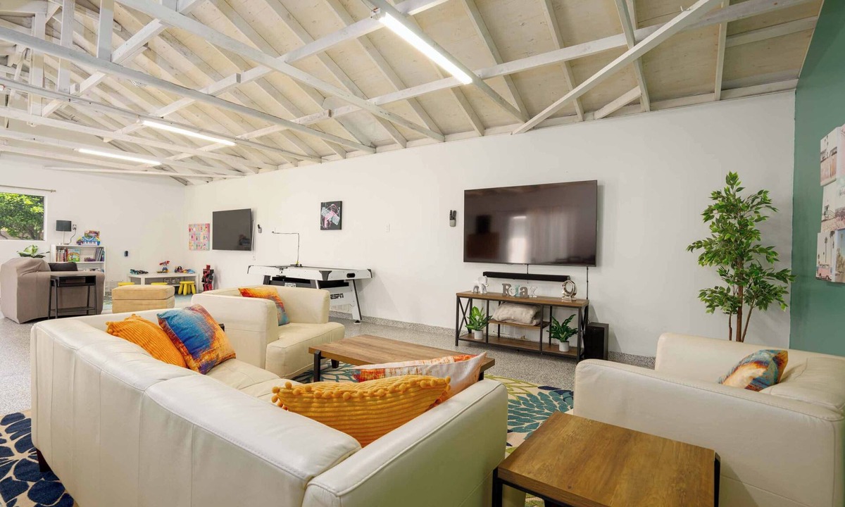 Midway City House | Spacious & Stylish 4BR Home near Huntington Beach