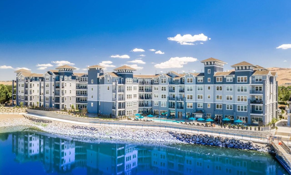 Sparks Apartment | Sparks Marina 2BR Mountain Views Pool Hot Tub
