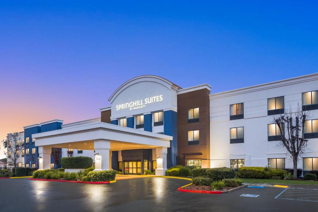 Modesto Hotel | SpringHill Suites by Marriott Modesto