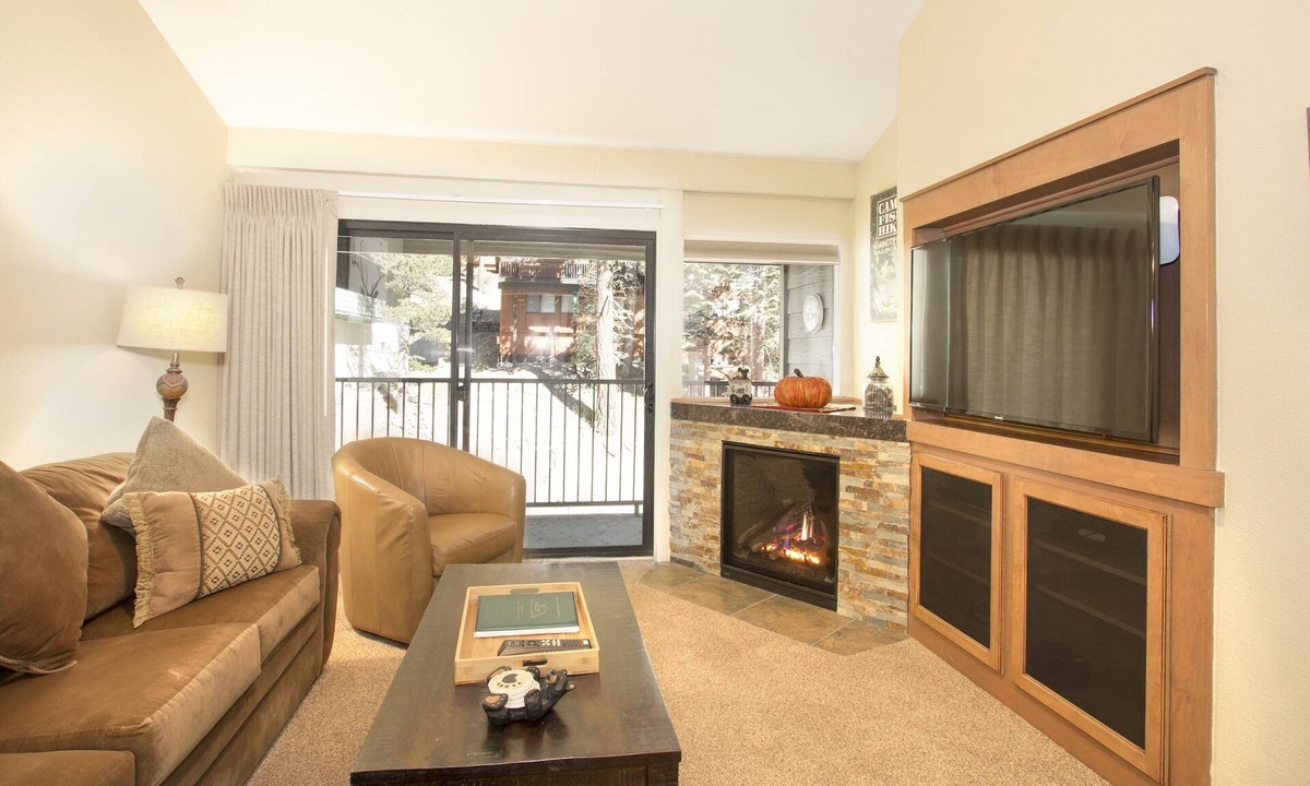 Mammoth Lakes Condo | St Anton Condos #8 (2-Bedroom) with Pool by RedAwning
