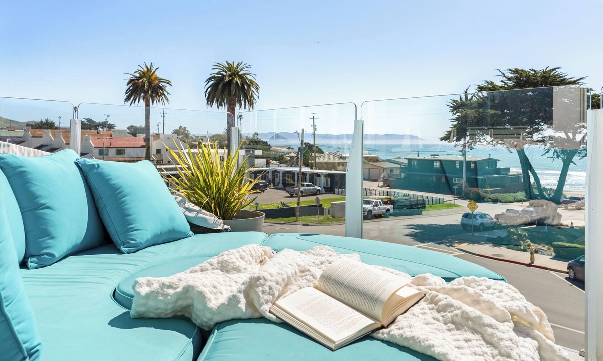 Cayucos House | Steps to Cayucos Beach + Ocean Views & Firepit