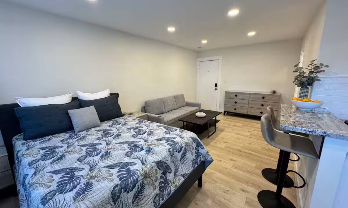 Huntington Beach Apartment | Steps to the Sand Studio All Amenity Huntington Beach