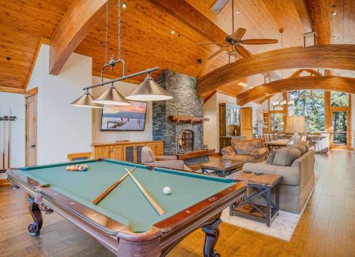 Lake Forest House | Stone Peak Lodge