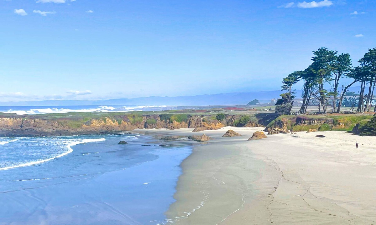 Fort Bragg Hotel | Studio 9 Fort Bragg, LLC.