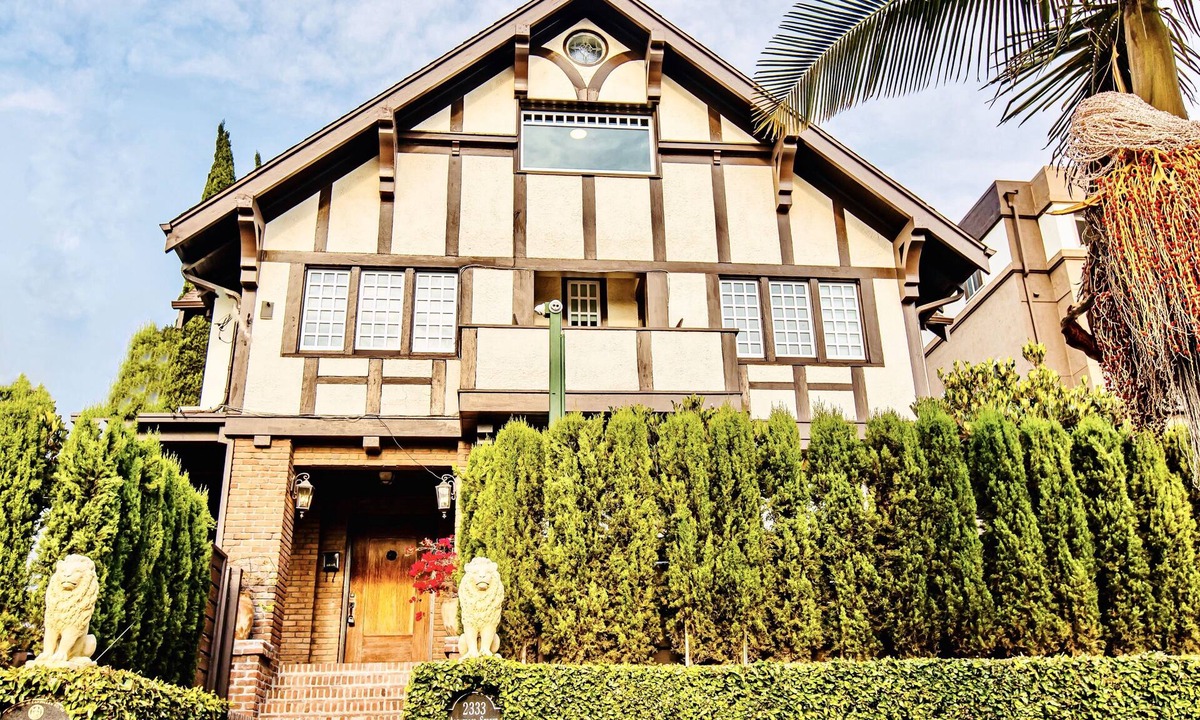 Bankers Hill House | Stunning Mansion by The Convention Center & Little Italy w/HotTub AC Parking