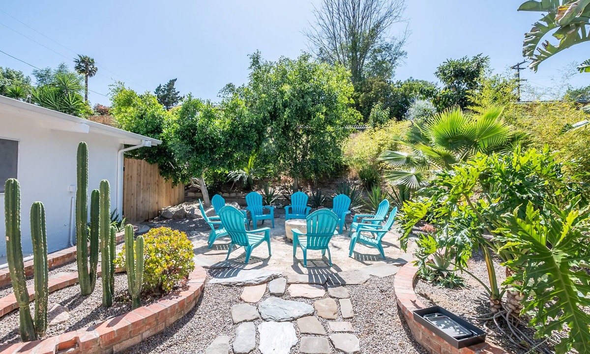 Vista House | Stunning Oasis Retreat: Mini Golf, Pool, SPA with views!