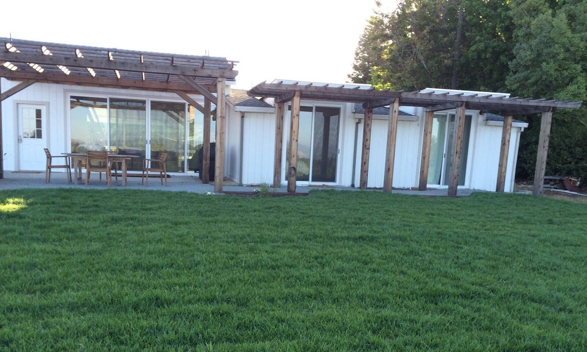 Freestone Cottage | Stunning Views on 10 acres w/ Vineyard, 7 min to Sebastopol