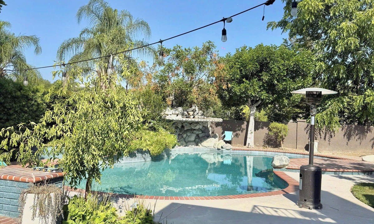 West Covina House | Stunning villa for gathering pool and Jacuzzi