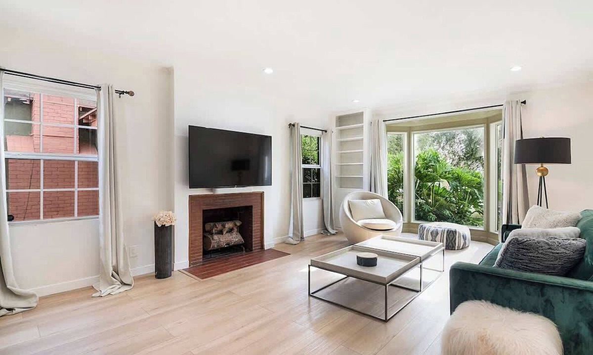Faircrest Heights House | Stylish 3-Bedroom Home in Faircrest Heights