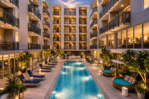 Downtown Apartment | Stylish Apt Near Americana