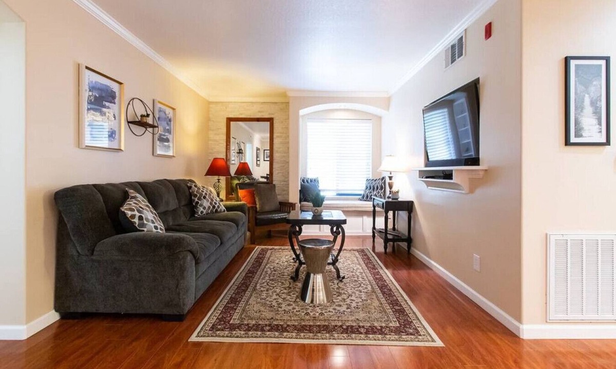 Ridgecrest Apartment | Stylish & Comfy ~ 5★ Location, Office, ♛Queen Bed