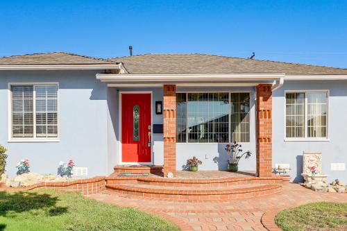 Compton House | Stylish Home Near SoFi Stadium, LAX & Long Beach