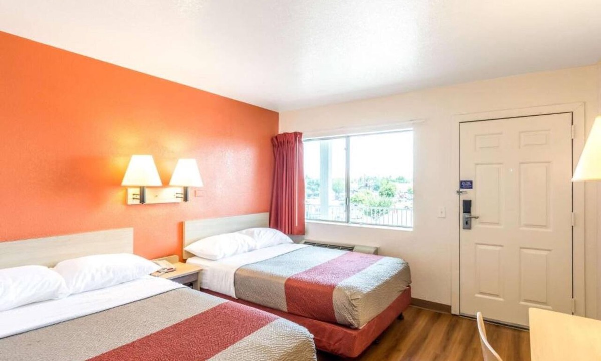 Redding Apartment | Sunny 2-bed Room|Pool|Free Wifi