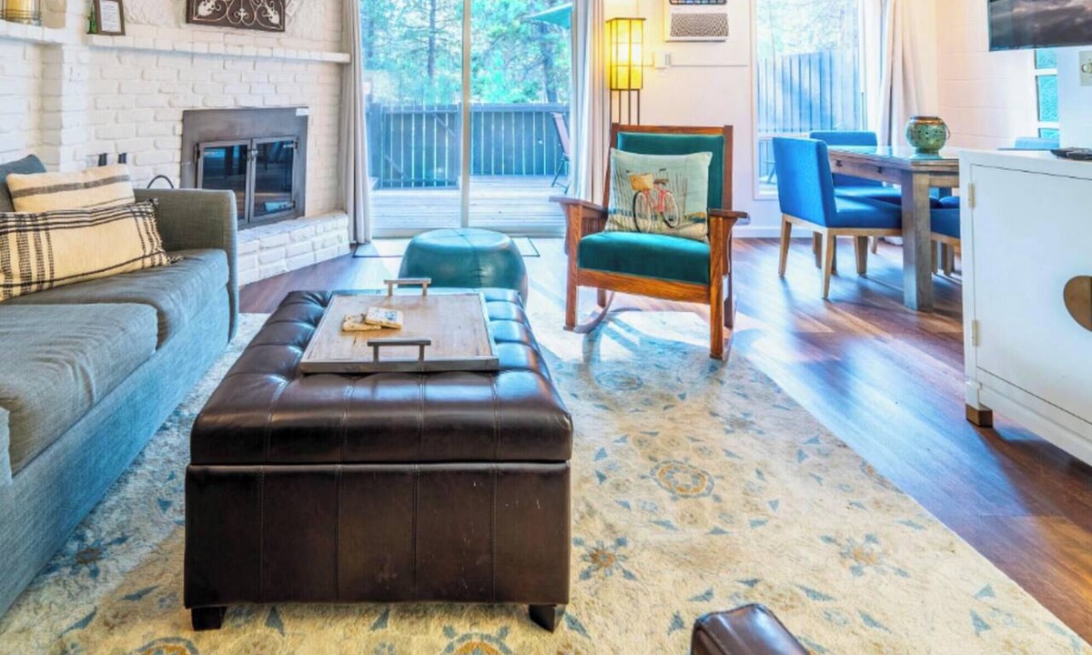 Sunriver Condo | Sunriver Village Escape 2bd Condo - SHARC passes
