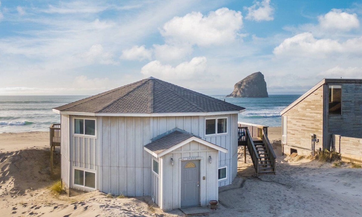 Kiwanda Shores House | Sunset West Oceanfront hot-tub house. 5 bedrooms!