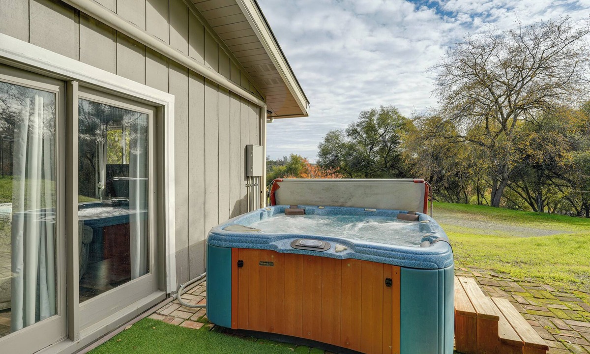 Jamestown House | Sweeping Views! Charming Home Near Dtwn Jamestown