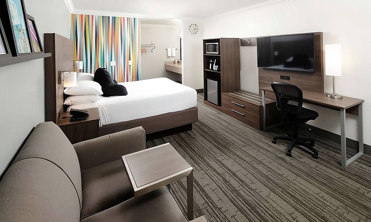 Temecula Hotel | Temecula Valley Wine Country Tour! Pool & Hot Tub!