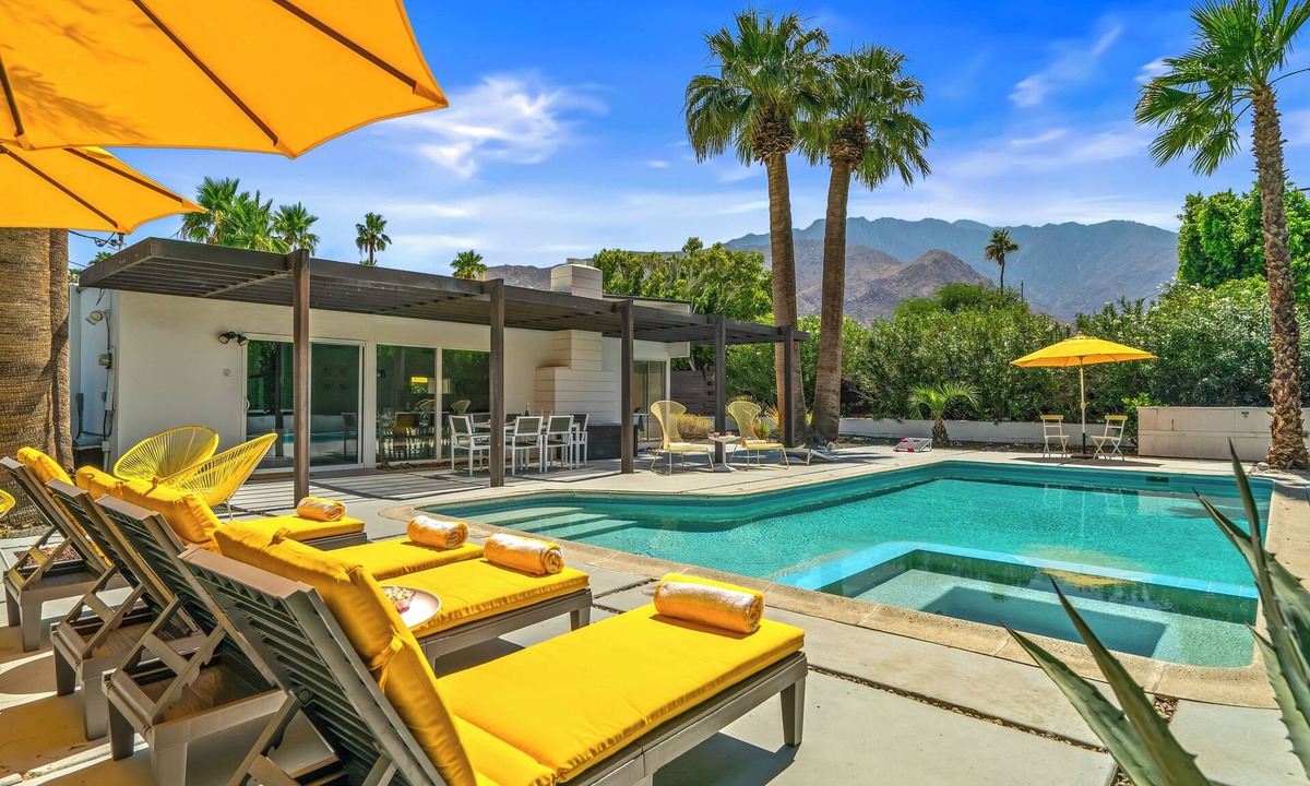 Racquet Club Estates House | The Butterfly Alexander – Stylish Mid-Century Home with Pool, Spa, Views & Fire Pit
