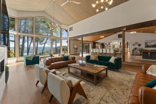 Nevada City House | The Gathering Place! Sleeps 24, Lakeview, Game room