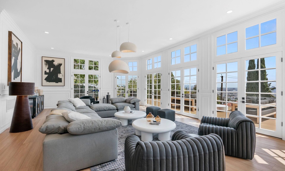 The Bird Streets Villa | The Hilldale Villa