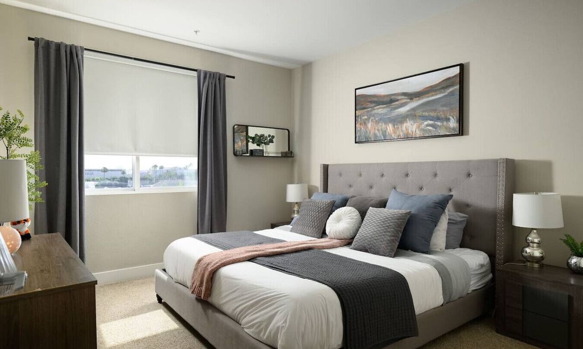 Santa Ana Apartment | The Mandarin @ Main Place - FIFA Ready!