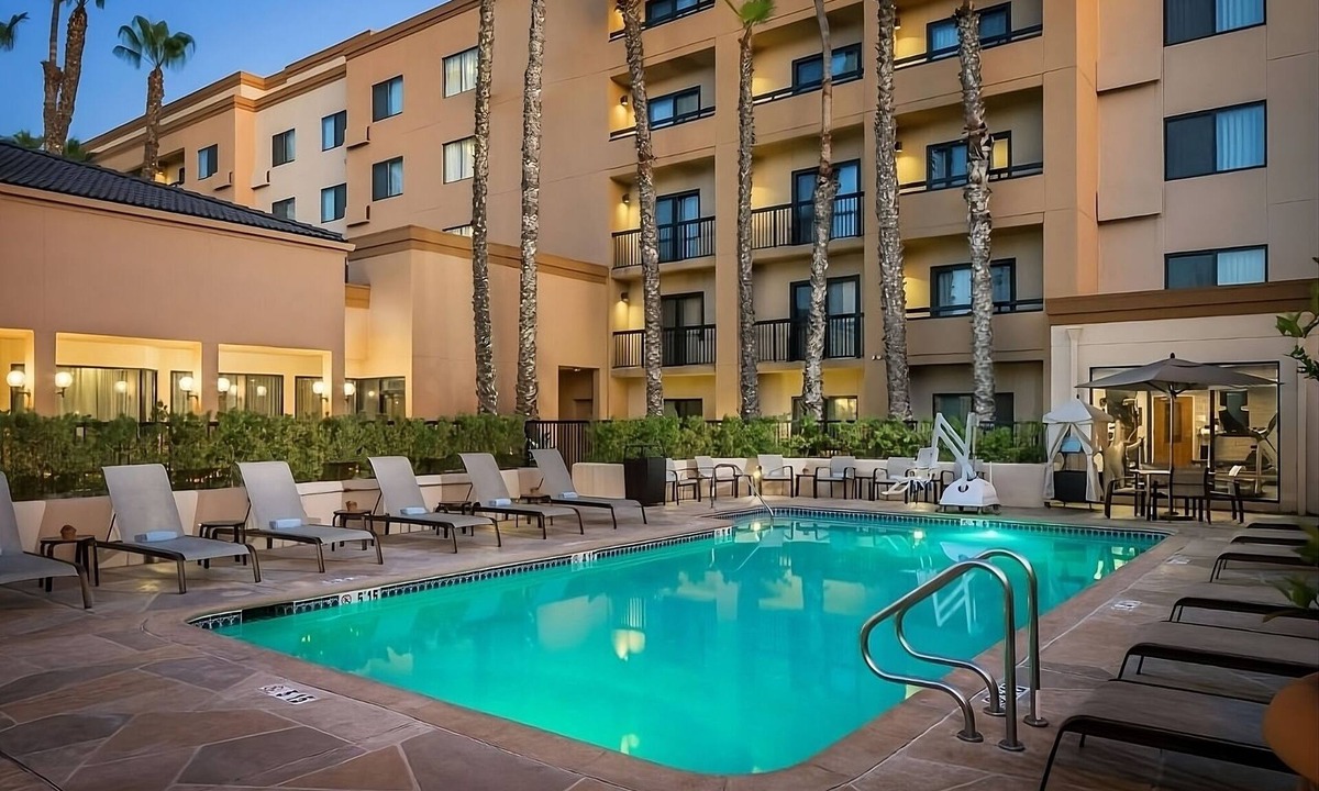 Laguna Hills Hotel | The Perfect Getaway! Explore SoCal & Laguna Hills in Style!